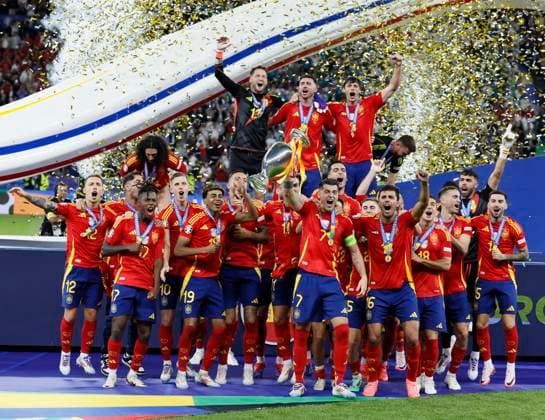 Spain v England: Final - UEFA EURO, EM, Europameisterschaft,Fussball 2024 Alvaro Morata and Spanish team celebrate with trophy after winning the UEFA EURO 2024 final match between Spain and England at Olympiastadion on July 14, 2024 in Berlin, Germany. Berlin Olympiastadion Germany Germany Copyright: xRichardxSellers Sportsphoto APLx 14045759