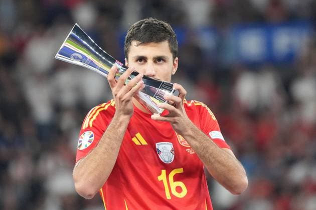 Rodri Spain Spain, 16 is voted player of the tournament Berlin 14 07 2024 Spain vs England, M51, EURO2024 Final, Olympiastadion Berlin
