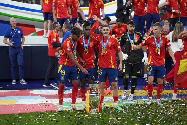 GER, EM UEFA 2024, Final, Spain vs England 14 07 2024, Olympiastadion, Berlin, GER, EM UEFA 2024, Final, Spain vs England, in the picture Lamine Yamal Spain , Nico Williams Spain and Fermin Lopez Spain with the European Champion Cup nordphotoxGmbHx xBratic nph00250