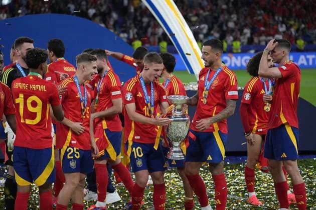 GER, EM UEFA 2024, Final, Spain vs England 14 07 2024, Olympiastadion, Berlin, GER, EM UEFA 2024, Final, Spain vs England, in the picture Ãlvaro Morata Spain with the European Champion Cup, the Spanish team celebrates the title nordphotoxGmbHx xBratic nph00250