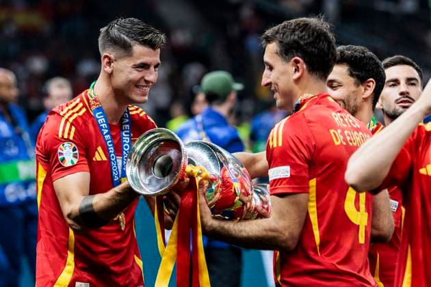 UEFA EURO 2024 Final Spain England 14 07 2024 Alvaro Morata Spain, 07 and Mikel Oyarzabal Spain, 21 celebrate with trophy UEFA EURO 2024 Final Spain England Olympiastadion, Berlin on 14 07 2024 Copyright: xBEAUTIFULxSPORTS Wunderlx