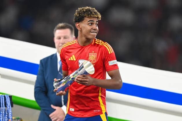 Football, Men, Season 2023 24, UEFA Euro EM 2024, Final in Berlin, Spain England, Lamine Yamal Spain with the trophy for the best young star of the UEFA European Championship 2024 , 14 07 2024, Copyright: xSebastianxRäppold MatthiasxKochx
