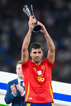 Football, Men, Season 2023 24, UEFA Euro EM 2024, Final in Berlin, Spain England, Rodri Spain with the trophy for the best player of the UEFA European Championship 2024 , 14 07 2024, Copyright: xSebastianxRäppold MatthiasxKochx