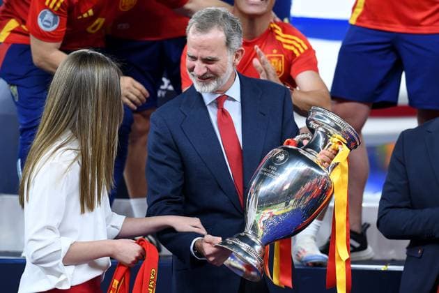 Soccer UEFA EURO 2024 Final Spain England on 14 07 2024 at the Olympiastadion Berlin in Berlin Felipe VI King of Spain with the European Championship Cup with the Henri Delaunay Cup xRx
