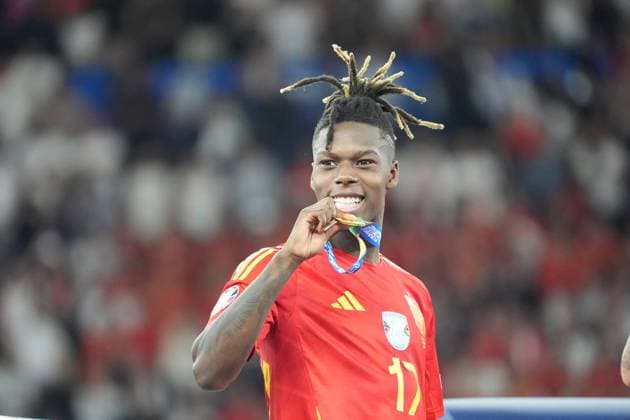 Nico Williams Spain Spain, 17 with his medal Berlin 14 07 2024 Spain vs England, M51, EURO2024 Final, Olympiastadion Berlin