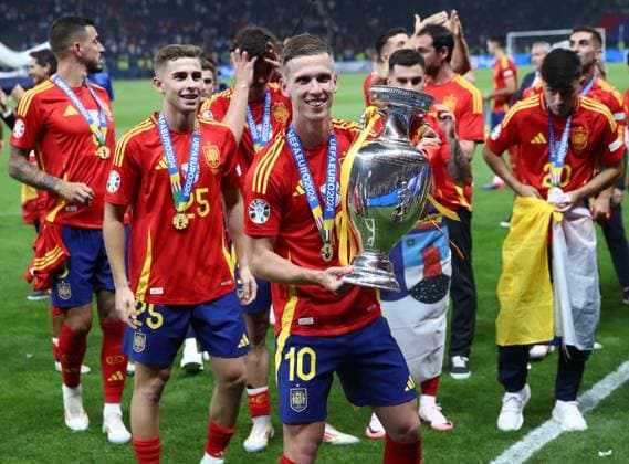 14 07 2024, xtgx, Football EM 2024 Final, Spain England emspor, v l Daniel Olmo Carvajal Spain with EM Cup UEFA REGULATIONS PROHIBIT ANY USE OF PHOTOGRAPHS as IMAGE SEQUENCES and or QUASI VIDEO Berlin