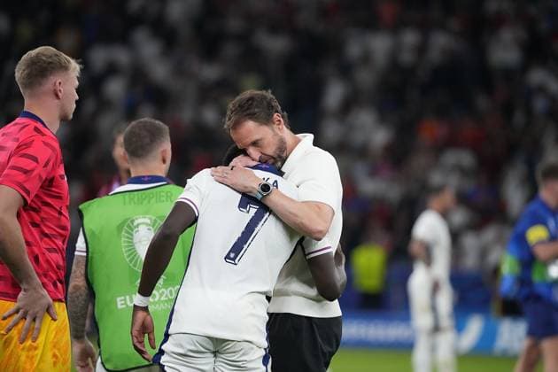 14 07 2024, Olympiastadion, Berlin, GER, EM UEFA 2024, Final, Spain vs England, in the picture Disappointed English players after the defeat against Spain Defodi 506 20240714 hbr 8373 Defodi-506