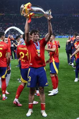 14 07 2024, xtgx, Football EM 2024 Final, Spain England emspor, v l Robin Aime Le Normand Mainfray Spain with EM Cup UEFA REGULATIONS PROHIBIT ANY USE OF PHOTOGRAPHS as IMAGE SEQUENCES and or QUASI VIDEO Berlin