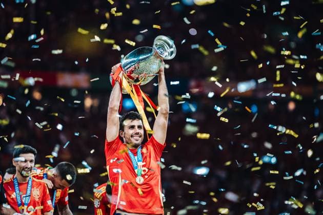 Soccer Men UEFA European Football Championship 2024 Final Spain vs England 14 07 2024 Rodri 16, Spain hoists the trophy Berlin Olympiastadion Berlin Germany