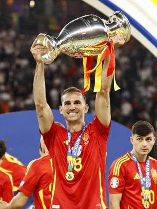 BERLIN - Fabian Ruiz of Spain with Henri Delaunay trophy, coupe Henri Delaunay during the UEFA EURO, EM, Europameisterschaft,Fussball 2024 Final match between Spain and England at the Olympiastadion on July 14, 2024 in Berlin, Germany. ANP Hollandse Hoogte MAURICE VAN STEEN UEFA EURO 2024 FINAL 2024 xVIxANPxSportx xVanxSteenxFotografiexIVx 503489716 originalFilename: 503489716.jpg