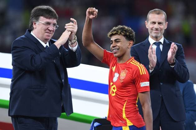 Soccer UEFA EURO 2024 Final Spain England on 14 07 2024 at Olympiastadion Berlin in Berlin Lamine Yamal Spain best young player of the tournament xRx