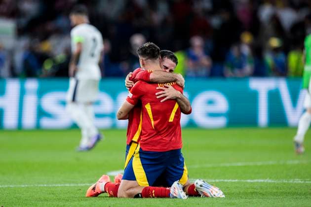 UEFA EURO 2024 Final Spain England 14 07 2024 Daniel Carvajal Spain, 02 cheers with Alvaro Morata Spain, 07 UEFA EURO 2024 Final Spain England Olympiastadion, Berlin on 14 07 2024 Copyright: xBEAUTIFULxSPORTS Wunderlx
