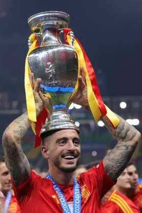 Spain v England UEFA EURO, EM, Europameisterschaft,Fussball 2024 Final Joselu of Spain with the trophy at the end of the UEFA Euro 2024 Final between Spain and England at Olympiastadion, Berlin UK Newspapers OUT Copyright: xPaulxChestertonx FIL-20347-0353