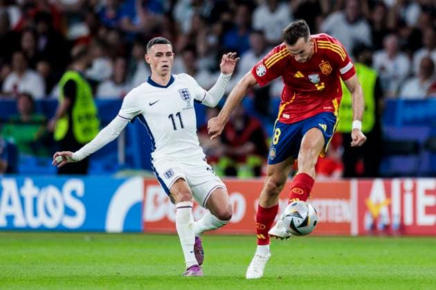 UEFA EURO 2024 Final Spain England 14 07 2024 Phil Foden England, 11 , Fabian Ruiz Spain, 08 UEFA EURO 2024 Final Spain England Olympiastadion, Berlin on 14 07 2024 Copyright: xBEAUTIFULxSPORTS Wunderlx