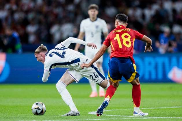 UEFA EURO 2024 Final Spain England 14 07 2024 Cole Palmer England, 24 , Martin Zubimendi Spain, 18 UEFA EURO 2024 Final Spain England Olympiastadion, Berlin on 14 07 2024 Copyright: xBEAUTIFULxSPORTS Wunderlx