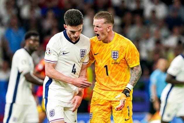 2024-07-14 Spain v England - UEFA EURO, EM, Europameisterschaft,Fussball 2024 Final BERLIN, GERMANY - JULY 14: Jordan Pickford of England shouting to Declan Rice of England during the UEFA EURO 2024 Final match between Spain and England at Olympiastadion on July 14, 2024 in Berlin, Germany. Berlin Olympiastadion Germany Content not available for redistribution in The Netherlands directly or indirectly through any third parties. Copyright: xAndrexWeeningx