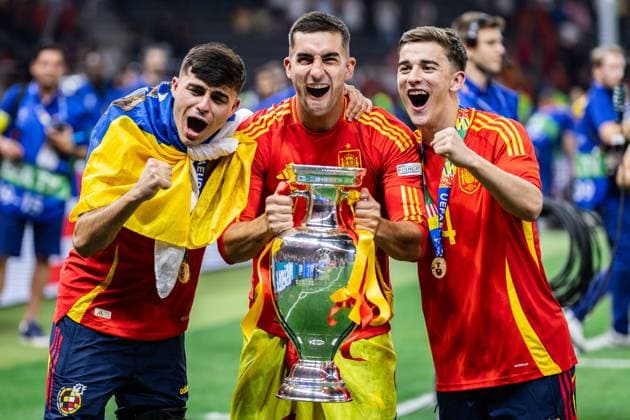 Spain vs England during the UEFA EURO, EM, Europameisterschaft,Fussball 2024 final match in Berlin, Germany Pedro (L) and Mikel Merino (C) and Fermin Lopez (R) of Spain celebrate a win UEFA EURO 2024 with Henri Delaunay trophy after the UEFA EURO 2024 final match between Spain and England at Olympiastadion Berlin in Berlin, Germany. Copyright: xMikolajxBarbanellx
