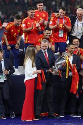 Spain v England UEFA EURO, EM, Europameisterschaft,Fussball 2024 Final King Felipe VI of Spain and his Daughter Infanta Sofia of Spain join in with the trophy lift at the end of the UEFA Euro 2024 Final between Spain and England at Olympiastadion, Berlin UK Newspapers OUT Copyright: xPaulxChestertonx FIL-20347-0375