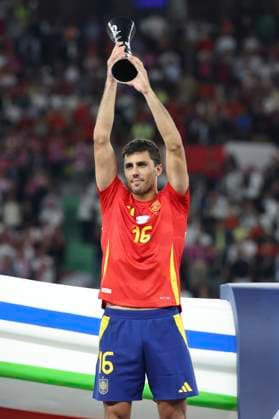 Spain v England UEFA EURO, EM, Europameisterschaft,Fussball 2024 Final Rodri of Spain with his player of the tournament award at the end of the UEFA Euro 2024 Final between Spain and England at Olympiastadion, Berlin UK Newspapers OUT Copyright: xPaulxChestertonx FIL-20347-0419