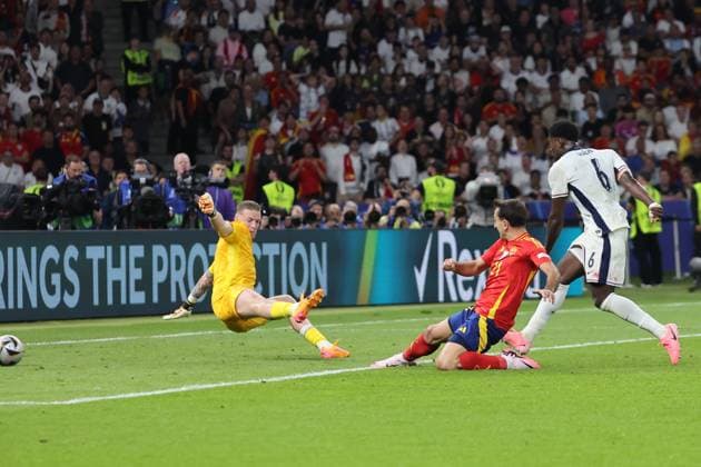 Goal to 2 1 by Mikel Oyarzabal Spain, No. 21 , Goal to win, Goalkeeper Jordan Pickford England, No. 1 has no chance,Final EM 2024, M51, ESP ENG, European Football Championship, Final Spain vs England, Final European Football Championship, Spain vs England, Berlin, 14 07 2024,