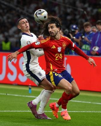 Spain v England, Berlin, UK - 14 Jul 2024 Phil Foden of England battles with Marc Cucurella of Spain during the UEFA EURO, EM, Europameisterschaft,Fussball 2024 Final match between Spain and England at Olympistadion, Berlin on 14 July 2024 ( Berlin Olympistadion Berlin Germany Copyright: xMicahxCrook PPAUKx PPA-123658