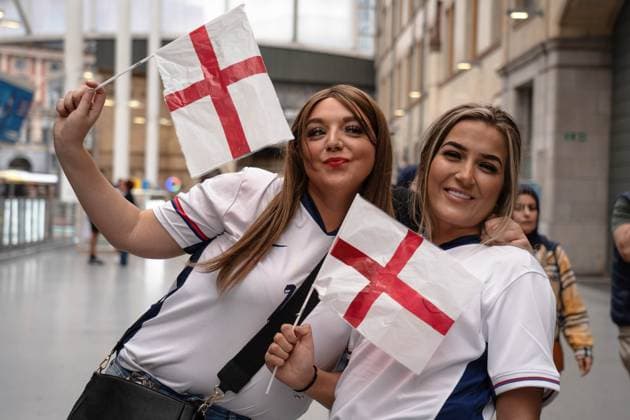 July 14, 2024, Manchester, United Kingdom: Football fans of English team are seen carrying flags posing on the street before the Euro final match in Manchester. Fans around the country anticipate to watch the game as England plays against Spain for the Euro final 2024 football match. Manchester United, ManU Kingdom - ZUMAs197 20240714_aab_s197_035 Copyright: xAshleyxChanx