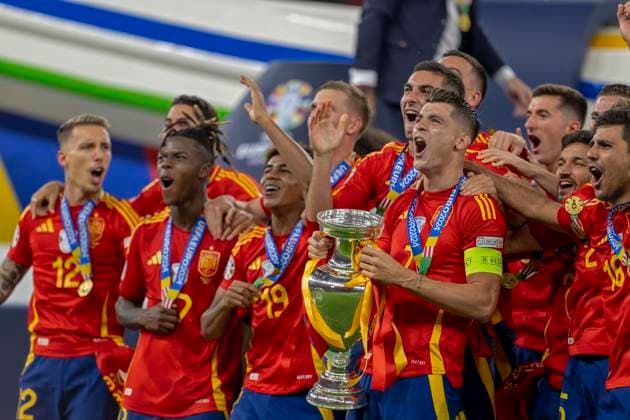 14 07 2024, Football UEFA EURO 2024, Final in Berlin Olympic Stadium, Spain England, Spain is European Champion, Award Ceremony Nico Williams Spain , Lamine Yamal Spain Alvaro Morata Spain
