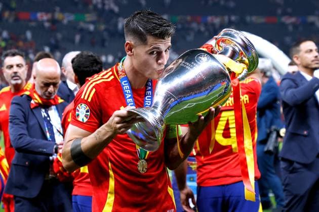 MORATA Alvaro Kapitaen Team Spain at the award ceremony with the winners trophy European Championships 2024 Germany EURO 2024 Match Final SPA ENG 2 1 on 14 07 2024 in Berlin DFL REGULATIONS PROHIBIT ANY USE OF PHOTOGRAPHS as IMAGE SEQUENCES and or QUASI VIDEO Copyright: xLacixPerenyix