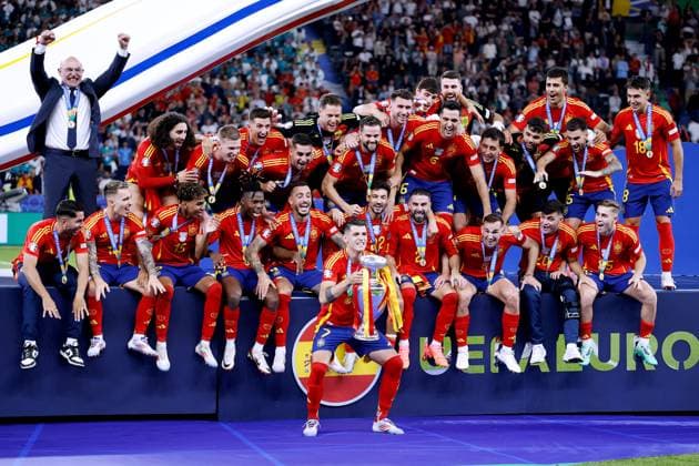 MORATA Alvaro Kapitaen with his team Spain at the award ceremony and the European Championship winners trophy European Championships 2024 Germany EURO 2024 Match Final SPA ENG 2 1 on 14 07 2024 in Berlin DFL REGULATIONS PROHIBIT ANY USE OF PHOTOGRAPHS as IMAGE SEQUENCES and or QUASI VIDEO Copyright: xLacixPerenyix