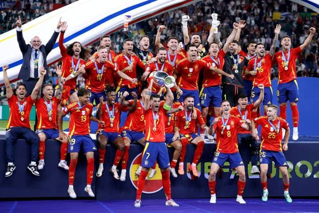 MORATA Alvaro Kapitaen with his team Spain at the award ceremony and the European Championship winners trophy European Championships 2024 Germany EURO 2024 Match Final SPA ENG 2 1 on 14 07 2024 in Berlin DFL REGULATIONS PROHIBIT ANY USE OF PHOTOGRAPHS as IMAGE SEQUENCES and or QUASI VIDEO Copyright: xLacixPerenyix