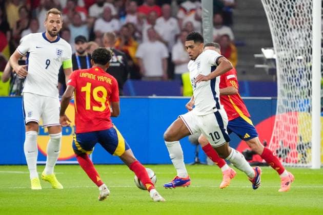 Jude Bellingham England, 10 vs Lamine Yamal Spain Spain, 19 Berlin 14 07 2024 Spain vs England, M51, EURO2024 Final, Olympiastadion Berlin