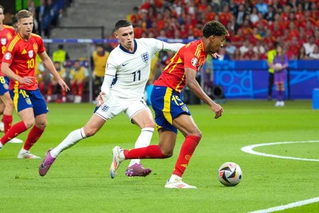 Lamine Yamal Spain Spain, 19 passes Phil Foden England, 11 Berlin 14 07 2024 Spain vs England, M51, EURO2024 Final, Olympiastadion Berlin