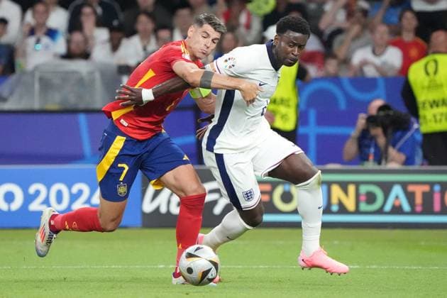 Marc Guehi England, 06 defends against Alvaro Morata Spain Spain, 07 Berlin 14 07 2024 Spain vs England, M51, EURO2024 Final, Olympiastadion Berlin