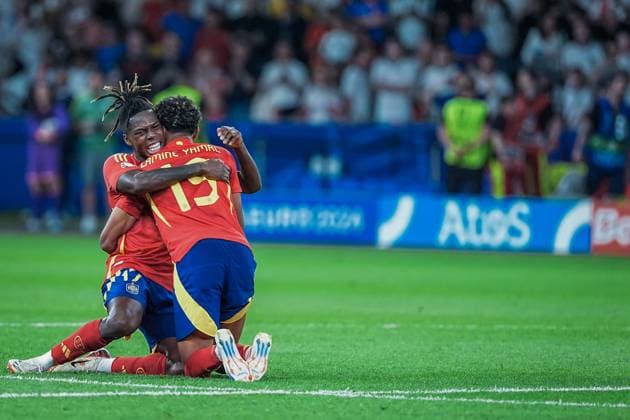EURO 2024 - Final: Spain vs. England Nico Williams and Lamine Yamal celebrate, as Spain are crowned Champions of Europe, winning the trophy a record four times, after the EURO 2024 Final match between Spain and England on 13 July 2024, at Olympic Stadium Berlin, in Berlin, Germany Berlin Olympic Stadium Berlin Germany Copyright: xAlexandraxFechetex DSC02511
