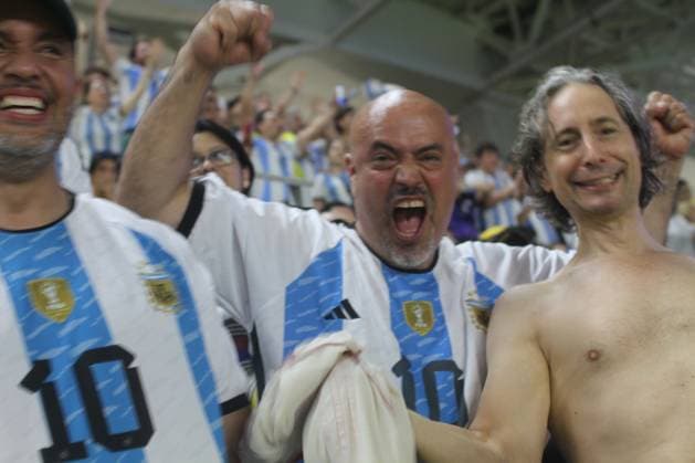 RECORD DATE NOT STATED Copa America 2024 Final : Argentina vs Colombia . (SPO) Copa America 2024 Final : Argentina vs Colombia . July 14, 2024, Miami, Florida, USA: Argentinian fans celebrate goal of Lautaro Martinez during soccer match between Argentina and Colombia valid for the final of 2024 Copa America championship at Hard Rock stadium in Miami. Credit: Niyi Fote Thenews2 (Foto: Niyi Fote Thenews2 imago images) SPO  Copyright: xNiyixFotex