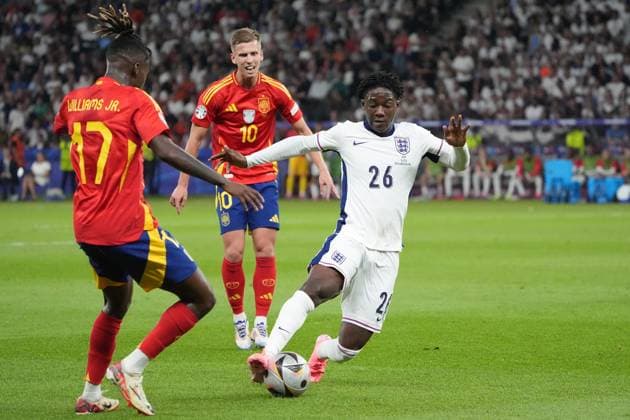 Kobbie Mainoo England, 26 vs Nico Williams Spain Spain, 17 Berlin 14 07 2024 Spain vs England, M51, EURO2024 Final, Olympiastadion Berlin