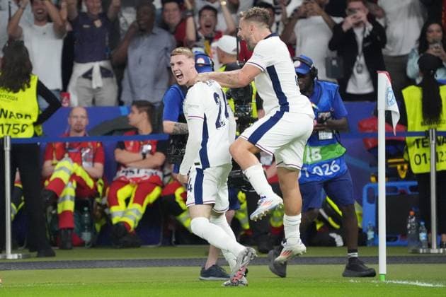 celebrate the goal, goal celebration for 1 1 Cole Palmer England, 24 Berlin 14 07 2024 Spain vs England, M51, EURO2024 Final, Olympiastadion Berlin