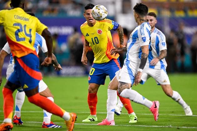 2024-07-15 Argentina v Colombia - CONMEBOL Copa America USA 2024 MIAMI GARDENS, UNITED STATES - JULY 15: James Rodriguez of Colombia battles for the ball with Enzo Fernandez of Argentina during the CONMEBOL Copa America USA 2024 match between Argentina and Colombia at Hard Rock Stadium on July 15, 2024 in Miami Gardens, United States. (Photo by Pablo Morano BSR Agency) Miami Gardens United States Content not available for redistribution in The Netherlands directly or indirectly through any third parties. Copyright: xBSRxAgencyx