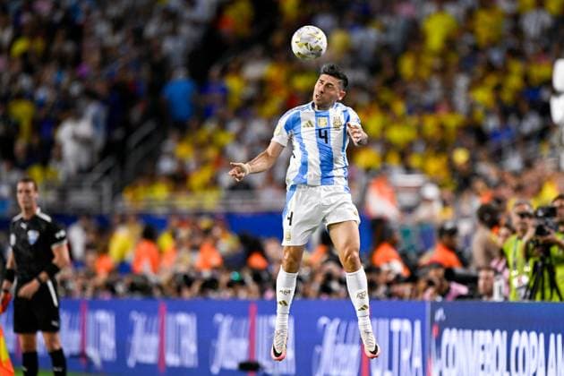 2024-07-15 Argentina v Colombia - CONMEBOL Copa America USA 2024 MIAMI GARDENS, UNITED STATES - JULY 15: Gonzalo Montiel of Argentina wins a defensive header during the CONMEBOL Copa America USA 2024 match between Argentina and Colombia at Hard Rock Stadium on July 15, 2024 in Miami Gardens, United States. (Photo by Pablo Morano BSR Agency) Miami Gardens United States Content not available for redistribution in The Netherlands directly or indirectly through any third parties. Copyright: xBSRxAgencyx
