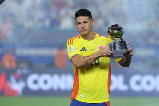 MIAMI GARDENS, FL - JULY 14: Colombia midfielder James Rodriguez (10) holds a trophy following the Copa America Finals match between Colombia and Argentina on Sunday, July 14 2024 at Hard Rock Stadium in Miami Gardens, Fla. (Photo by Peter Joneleit Icon Sportswire) SOCCER: JUL 14 CONMEBOL Copa America - Final - Colombia v Argentina EDITORIAL USE ONLY Icon240714026