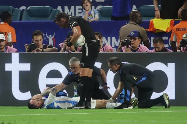 MIAMI GARDENS, FL - JULY 14: Argentina forward Lionel Messi (10) is checked after his injury in the first half during the Copa America Finals match between Colombia and Argentina on Sunday, July 14 2024 at Hard Rock Stadium in Miami Gardens, Fla. (Photo by Peter Joneleit Icon Sportswire) SOCCER: JUL 14 CONMEBOL Copa America - Final - Team vs Team EDITORIAL USE ONLY Icon240714040