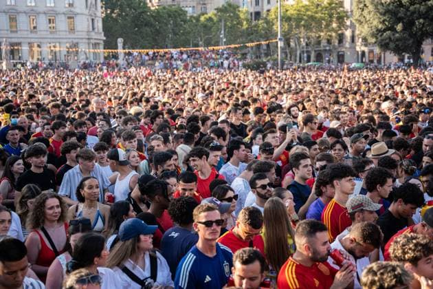 July 14, 2024, Barcelona, Barcelona, Spain: Thousands of people celebrate Spain s 2-1 victory against England in the Euro 2024 final in the center of Barcelona. Barcelona Spain - ZUMAa239 0711176221st Copyright: xMarcxAsensioxClupesx