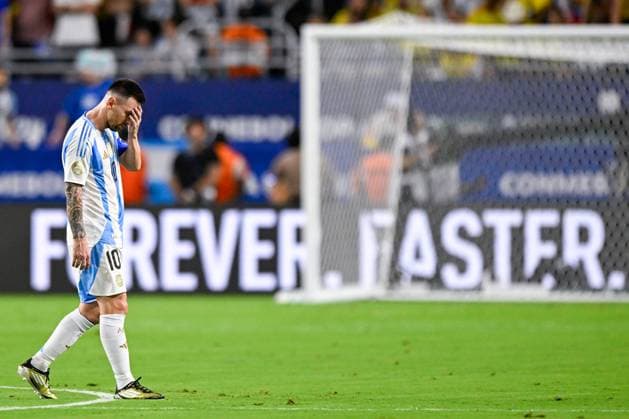 2024-07-15 Argentina v Colombia - CONMEBOL Copa America USA 2024 MIAMI GARDENS, UNITED STATES - JULY 15: Lionel Messi of Argentina looks dejected during the CONMEBOL Copa America USA 2024 match between Argentina and Colombia at Hard Rock Stadium on July 15, 2024 in Miami Gardens, United States. (Photo by Pablo Morano BSR Agency) Miami Gardens United States Content not available for redistribution in The Netherlands directly or indirectly through any third parties. Copyright: xBSRxAgencyx