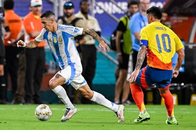 2024-07-15 Argentina v Colombia - CONMEBOL Copa America USA 2024 MIAMI GARDENS, UNITED STATES - JULY 15: Angel Di Maria of Argentina battles for the ball with James Rodriguez of Colombia during the CONMEBOL Copa America USA 2024 match between Argentina and Colombia at Hard Rock Stadium on July 15, 2024 in Miami Gardens, United States. (Photo by Pablo Morano BSR Agency) Miami Gardens United States Content not available for redistribution in The Netherlands directly or indirectly through any third parties. Copyright: xBSRxAgencyx
