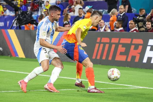 July 14, 2024, Miami, Fl, USA: Tagliafico of Argentina and Arias of Colombia in the CONMEBOL Copa Amo rica 2024 Final at Hard Rock Stadium in Miami, United States, on July 14, 2024 Miami USA - ZUMAc233 0711243989st Copyright: xVanessaxCarvalhox