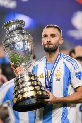 2024-07-15 Argentina v Colombia - CONMEBOL Copa America USA 2024 MIAMI GARDENS, UNITED STATES - JULY 15: Giovani Lo Celso of Argentina celebrates with trophy during the CONMEBOL Copa America USA 2024 match between Argentina and Colombia at Hard Rock Stadium on July 15, 2024 in Miami Gardens, United States. (Photo by Pablo Morano BSR Agency) Miami Gardens United States Content not available for redistribution in The Netherlands directly or indirectly through any third parties. Copyright: xBSRxAgencyx