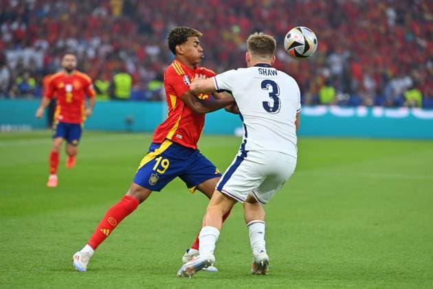 Yamal LAMINE ESP , action,duel against Luke SHAW ENG FINAL Spain ESP England ENG 2 1 on 14 07 2024, Olympiastadion Berlin Football UEFA EURO 2024 GERMANY from 14 06 2024 14 07 2024