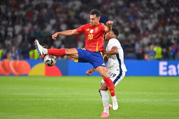 Martin ZUBIMENDI ESP , action,duel against Ollie WATKINS ENG FINAL Spain ESP England ENG 2 1 on 14 07 2024, Olympiastadion Berlin Football UEFA EURO 2024 GERMANY from 14 06 2024 14 07 2024