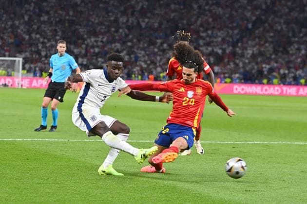 Bukayo SAKA ENG , action,duel against Marc CUCURELLA ESP FINAL Spain ESP England ENG 2 1 on 14 07 2024, Olympiastadion Berlin Football UEFA EURO 2024 GERMANY from 14 06 2024 14 07 2024