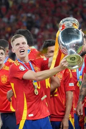Spain celebrating victory around Dani Olmo Spain Spain, 10 with the Henri Delaunay Cup Berlin 14 07 2024 Spain vs England, M51, EURO2024 Final, Olympiastadion Berlin